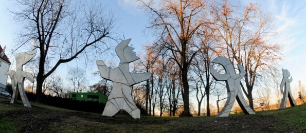 Magdalena Abakanowicz, King Arthur's Knights, photo Włodzimierz Wasyluk